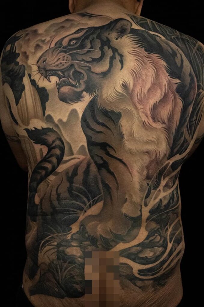 black and grey tiger backpiece